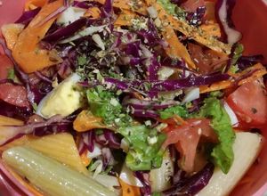 Una foto de Ensalada súper mixta😆
