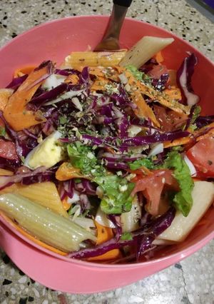Una foto de Ensalada súper mixta😆