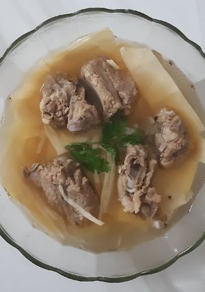 รูปของ "แกงจืดหน่อไม้กระดูกหมู" 🐷🥣Bamboo Shoot Soup with Pork Rips