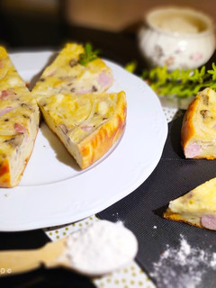 Una foto de Quiche de Salchichas y Tres Quesos en Olla Programable