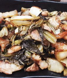 thịt kho dưa chua