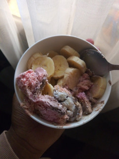 A picture of Banana and icecream.