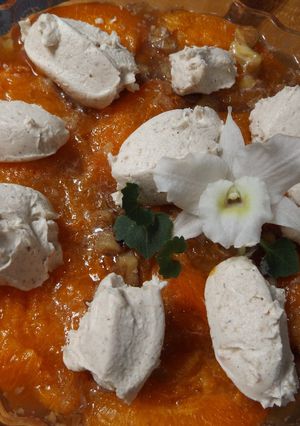 Una foto de Albaricoques asados al whisky con crema de mascarpone