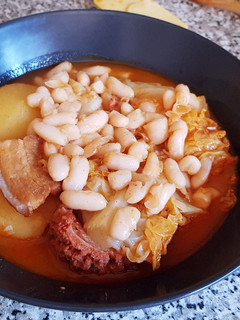 Una foto de Guiso de Alubias Blancas con Patata y Col