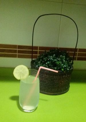 Foto principal de Zumo de limón y melocotón con thermomix
