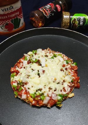 ભાખરી પિઝા (bhakhari pizza recipe in Gujarati) રેસીપી મુખ્ય ફોટો