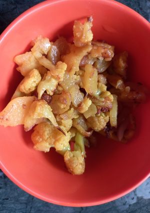 আলু ফুলকপি ভাজা(aloo fulkopi bhaja recipe in bengali) রেসিপির প্রধান ছবি