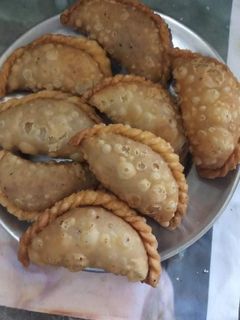 गुजिया (Gujiya recipe in Hindi) रेसिपी मुख्य फोटो