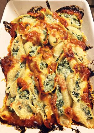 A picture of Stuffed Conchiglioni.