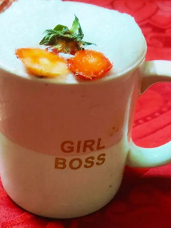 स्ट्रॉबेरी शेक (strawberry shake recipe in Hindi) रेसिपी मुख्य फोटो