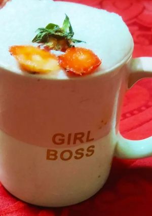 स्ट्रॉबेरी शेक (strawberry shake recipe in Hindi) रेसिपी मुख्य फोटो