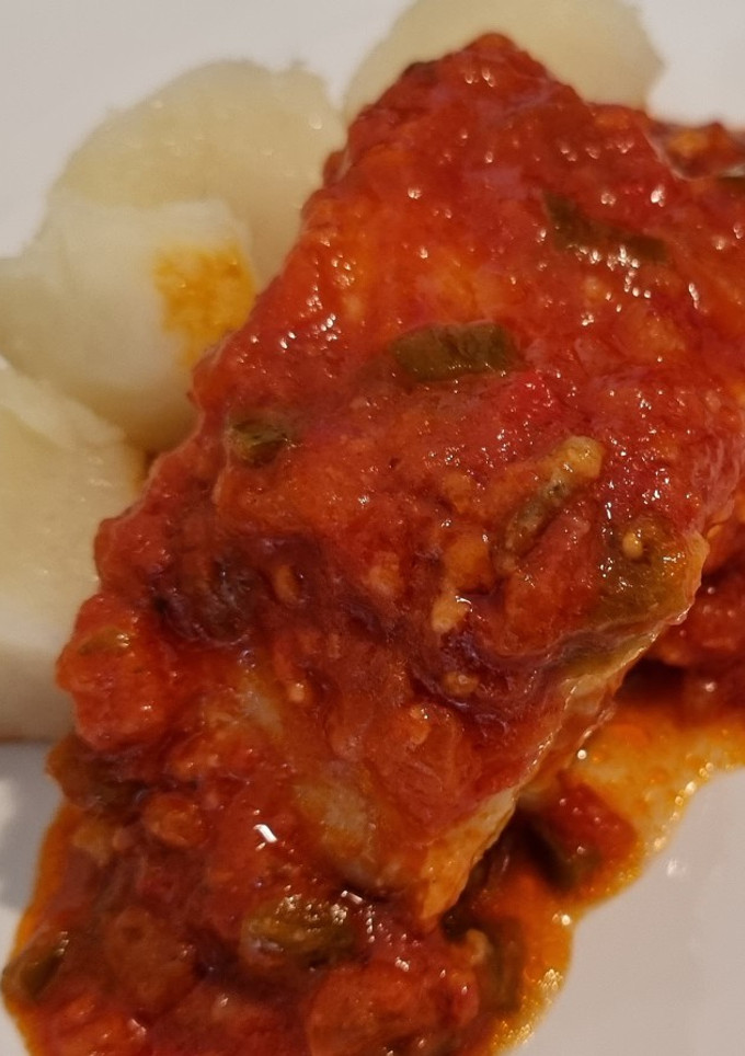 Una foto de Bacalao con tomate