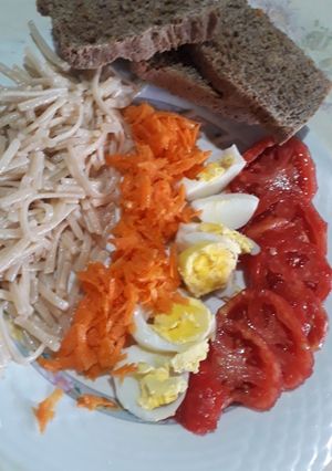 Una foto de Plato fitness y fresco🥕🍎🥚😍