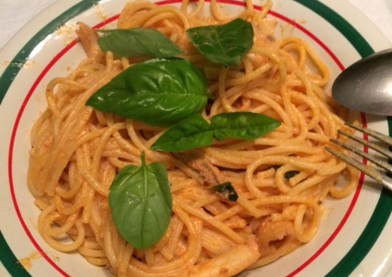 Recipe of Favorite Cherry tomatoes and fresh basil  ,garlic  and Parmesan pasta