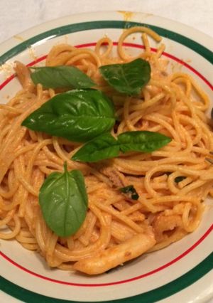 A picture of Cherry tomatoes and fresh basil  ,garlic  and Parmesan pasta.