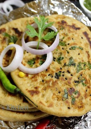 A picture of Stuffed Keema Kulcha.