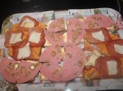 Una foto de pan de mortadela