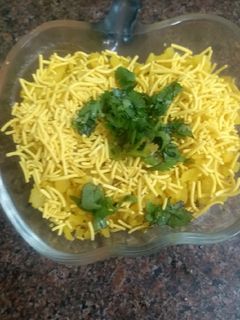 બટાકા પૌંઆ (Bataka poha recipe in Gujarati) રેસીપી મુખ્ય ફોટો