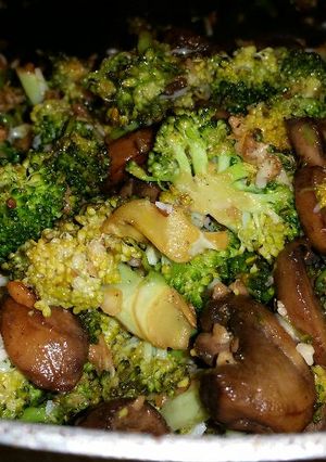 A picture of Garlic Parmesan Broccoli & Mushrooms.