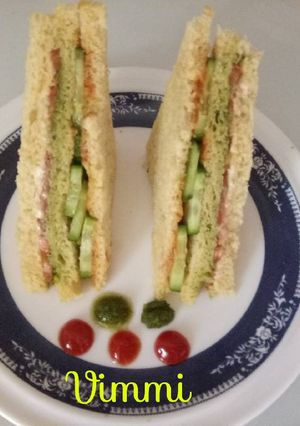 A picture of Mumbaiya street vegetable sandwich.