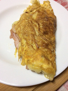 Una foto de Omelette de jamón y queso María paz 💖💕