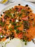 Salmón ahumado con fresas 🍓 y 🫒 aceitunas