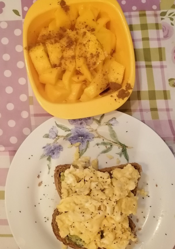Una foto de Sándwich y mango. Cenita
