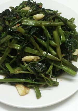 Hình của món Rau muống xào tỏi.