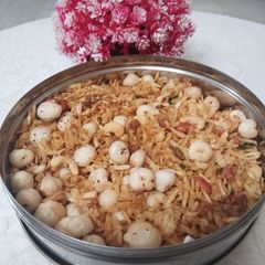 A picture of Faradi Chevdo (Raw Banana).