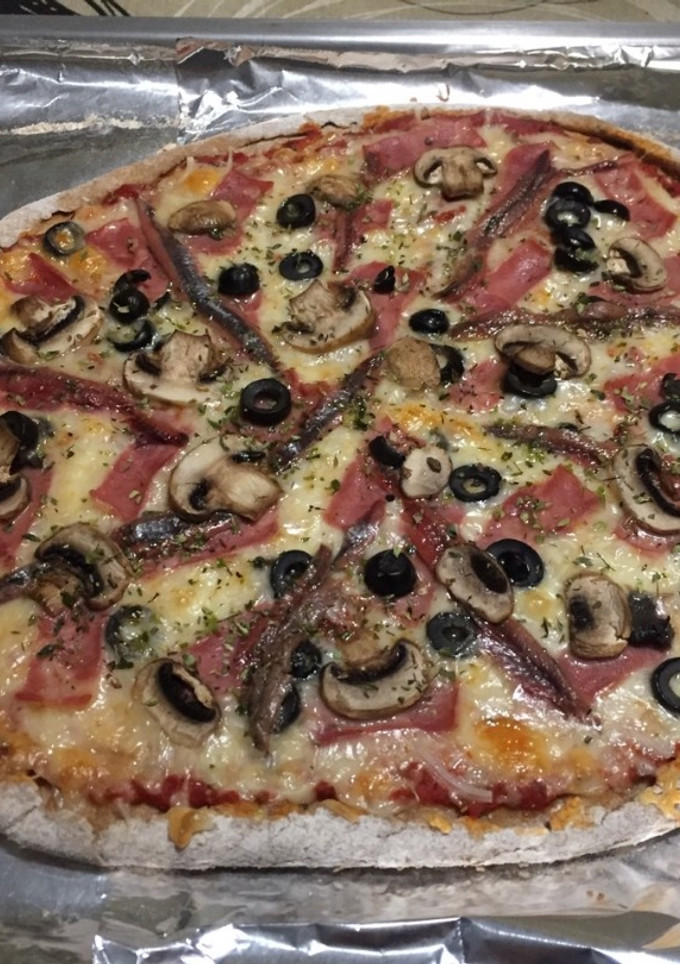Una foto de Pizza masa integral casera romana