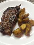Bife de entrecot con papines salteados