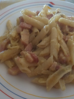 Una foto de Macarrones a la carbonara
