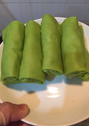 Hình của món Món bánh crepe cuốn dừa xào.