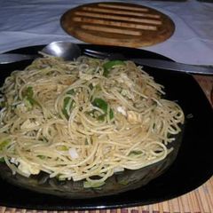 A picture of Thai style egg chicken noodles.