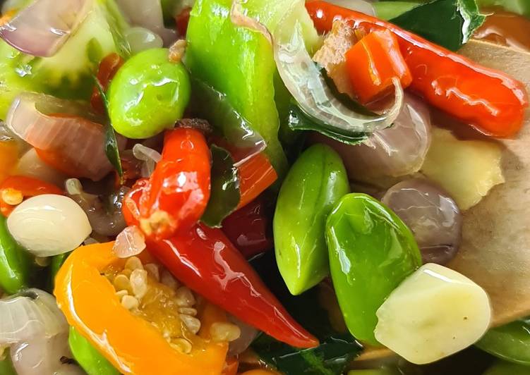 makanan Sambel cetar monyor cabe rawit pete ala mom bèé Jadi, Enak Banget