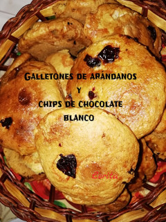 Una foto de Galletones de arándanos y chocolate blanco🍪