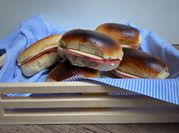 Una foto de sandwich de salame