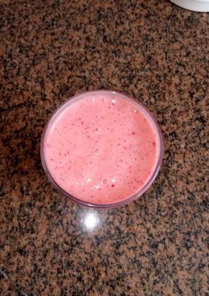 A picture of Fruit and yoghurt smooth#4week challenge.