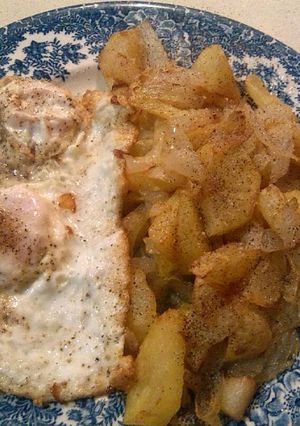 Foto principal de Huevos fritos con puntillas paisanas