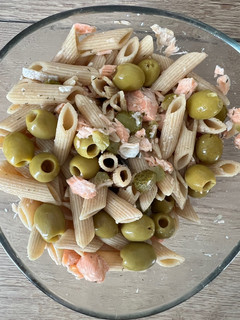 Una foto de Pasta fría con salmón