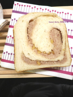 芋泥松子吐司 的食譜成品照片