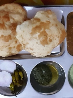 छोले भटूरे(chole bhature recipe in hindi) रेसिपी मुख्य फोटो