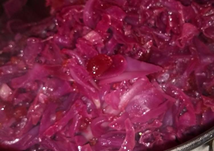 Red cabbage and cranberries