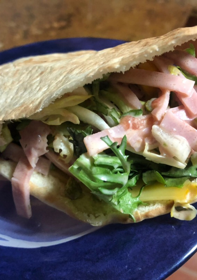 Una foto de Pan de pita relleno “ligero”🌯