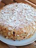 Bizcocho genovés con crema pastelera y manzana caramelizada al Amaretto