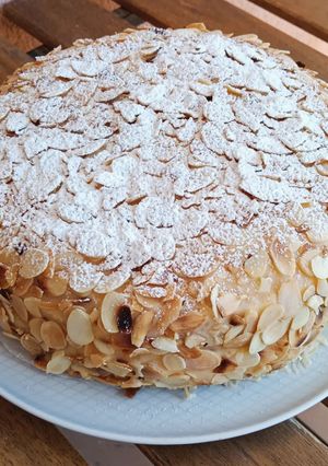 Foto principal de Bizcocho genovés con crema pastelera y manzana caramelizada al Amaretto