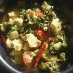 รูปของ Ayam dada potong bumbu kuning