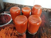 Une photo de sauce tomate maison