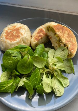Une photo de Brioche salé (poulet curry et poireaux)