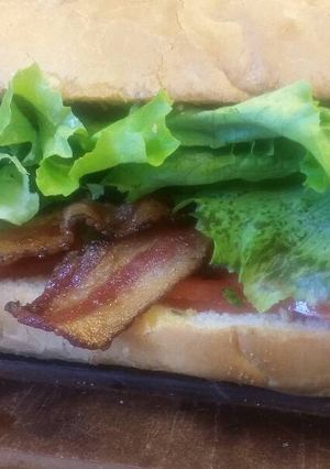 A picture of Creamy Garlic BLT.
